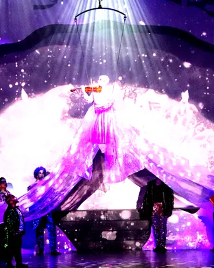 Cirque Musica Holiday Wonderland Lowell