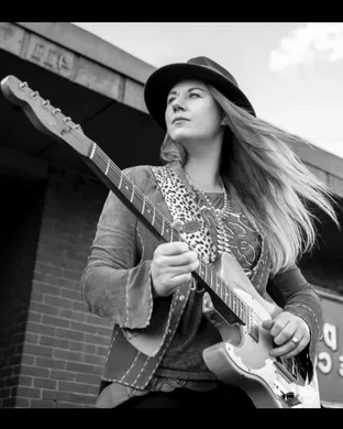 Joanne Shaw Taylor Salisbury
