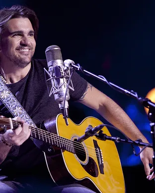 Juanes Boston