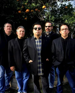 Los Lobos Fall River