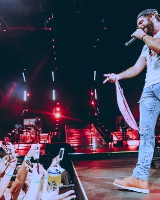 Thomas Rhett Manchester